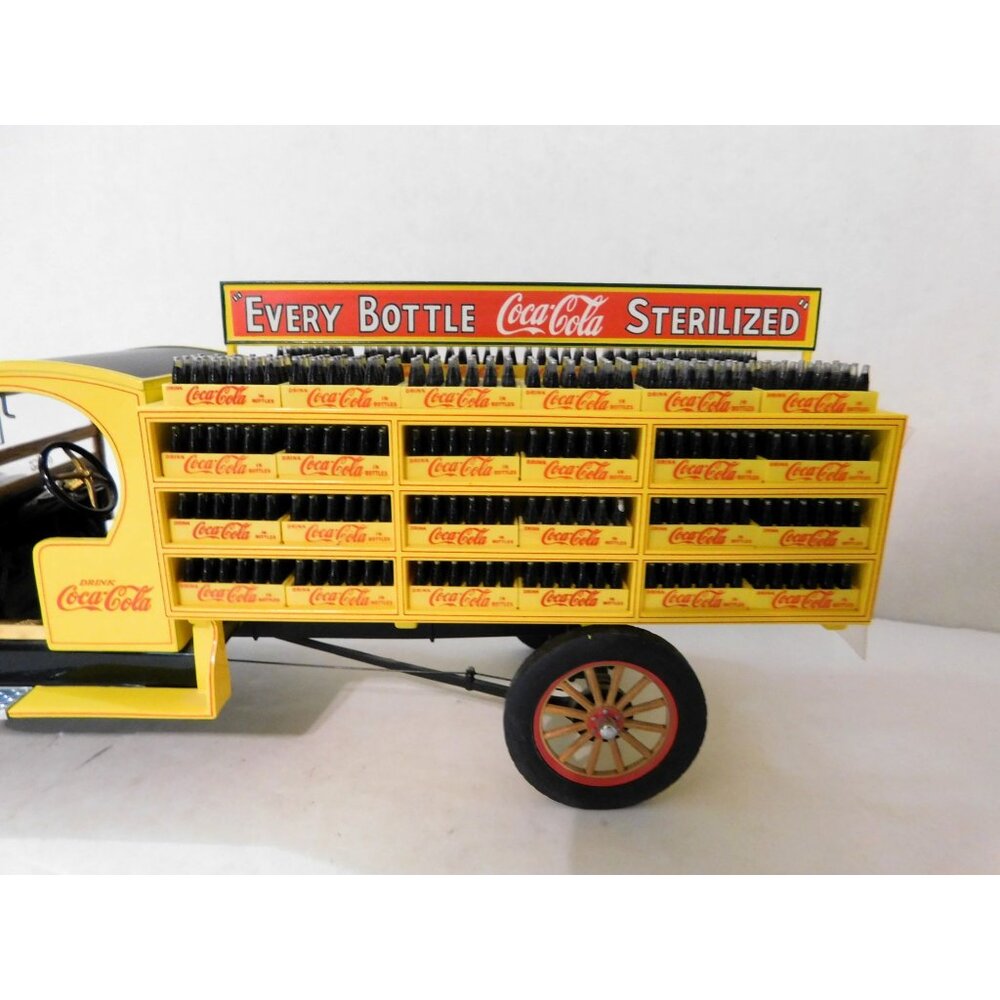 Danbury Mint 1927 Coca Cola Ford Delivery Truck 1: 24 Vintage Collectible - Picture 5 of 8